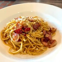 สปาเกตตี้เบคอนผัดพริกแห้ง