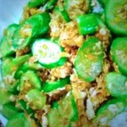 ข้าวแตงกวาผัดไข่