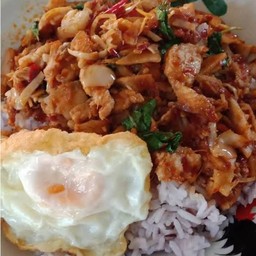 หมูผัดพริกแกงหน่อไม้ดอง ราดข้าว ไข่ดาว