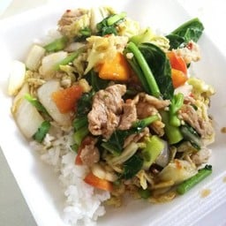 ข้าวผัดผักรวม หมูสับ ไข่ข้น
