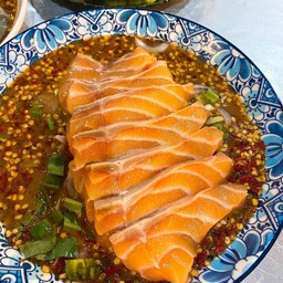 ยำแซลมอน