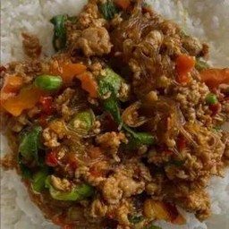ข้าวกะเพราวุ้นเส้นหมูสับ