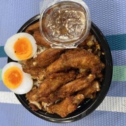 ข้าวราดปีกไก่+ไข่เป็ดต้ม+แจ่วมะขาม