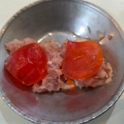 หมูไข่แดง