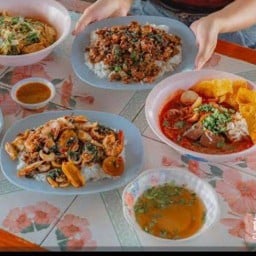 นนนี่อาหารตามสั่ง&ก๋วยเตี๋ยวหลังมอ หลังมอ