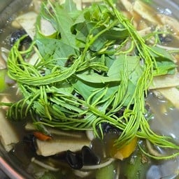 แกงเห็ดรวมใบย่านาง