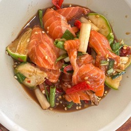 ยำแซลมอนน้ำปลาร้า