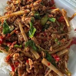 ข้าวพริกแกงหมูสับหน่อไม้