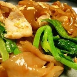 เส้นใหญ่ผัดซีอิ๊ว