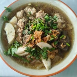 ก๋วยจั๊บเส้นสดโบราณ แม่อ้อย(มอใหม่) แม่อ้อย ก๋วยจั๊บโบราณเส้นสด(มอใหม่)