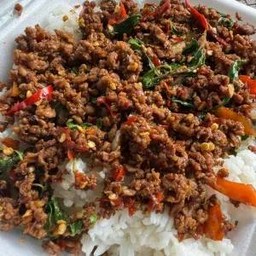 ข้าวกะเพราเนื้อ