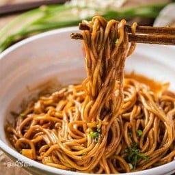 บะหมี่ไข่คลุกแซ่บแห้ง