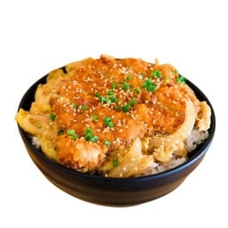 [อร่อยซ่ากับโค้ก] ข้าวหน้าไก่ทงคัตสึราดไข่ + โค้ก ออริจินัล (กระป๋อง)