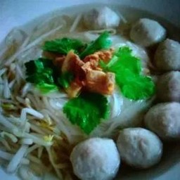 เส้นเล็กลูกชิ้นหมูนำ้ใส