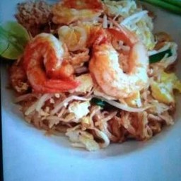 ผัดไทยกุ้งสด