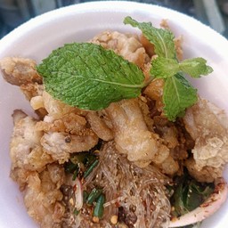 ลาบวุ้นเส้น ราดไก่กรอบ