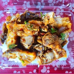 ผัดพริกแกงหมูกรอบ