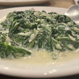 ผักโขมผัดครีมกระเทียม