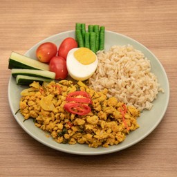 คั่วกลิ้งไก่กับข้าวกล้อง