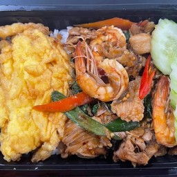 กระเพราหมูกุ้ง