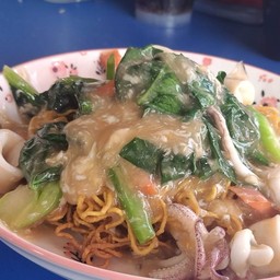 ราดหน้าหมี่กรอบทะเล