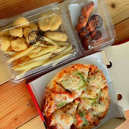 พิซซ่าSize M+ชุดของทอด+ชิคเก้นริบออลีน