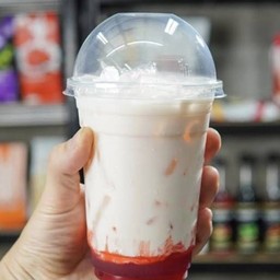 นมสดสตอเบอรี่เย็น