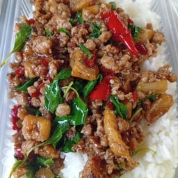 กะเพราหมูสับ+กากหมูเจียวราดข้าว