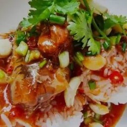 ข้าวยำปลากระป๋อง