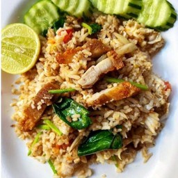 ข้าวผัดหมูกรอบ