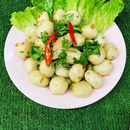 ยำลูกชิ้นปลาหมูยอ