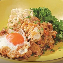 ก๋วยเตี๋ยวคั่วไก่ หมึกฝอยและไข่เป็ดดาว