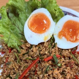 ข้าวราดคั่วกลิ้งหมู+ไข่ต้ม