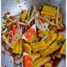 ยำข้าวโพดมะม่วงไข่เค็ม