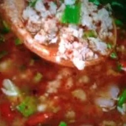 ต้มยำหมูสับใส่ข้าวค้่วพริกคั่วและพริกสด