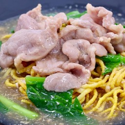 ราดหน้าหมี่กรอบหมู