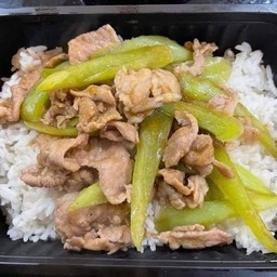 ผัดพริกอ่อน หมู