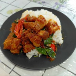 ข้าวราดพริกแกงหมูกรอบ