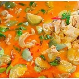 แกงกะทิไก่ใส่มะเขือ