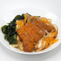 ราเมงไก่ทอดราดไข่