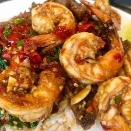 ข้าวกะเพรากุ้ง