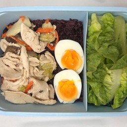 อกไก่ผัดผักรวม