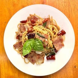 สปาเก็ตตี้ เบคอนพริกแห้ง