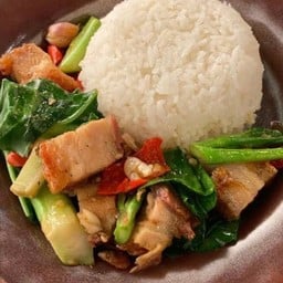 คะน้าหมูกรอบ