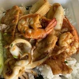 ข้าวทะเลรวมทอดกระเทียม