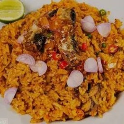 ข้าวผัดต้มยำปลากระป๋อง