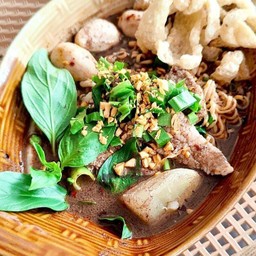 น้ำตกหมู รสแซ่บ