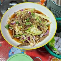 ยำมะม่วงปลากรอบ