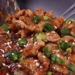 ข้าวหน้าเนื้อติดมันส์ผัดซอสหม่าล่า