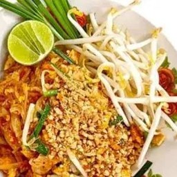 ผัดไทยเส้นเล็กหมู